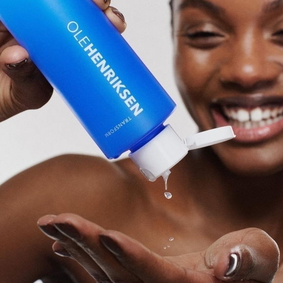 OLEHENRIKSEN Glow2OH 7% AHA Exfoliating Dark Spot Toner - Picture 6 of 11